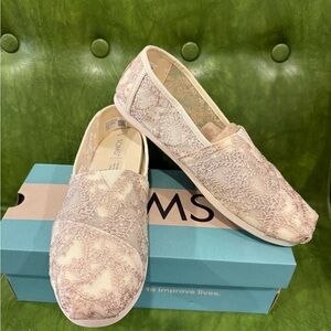TOMS Women's Lace Alpargatas